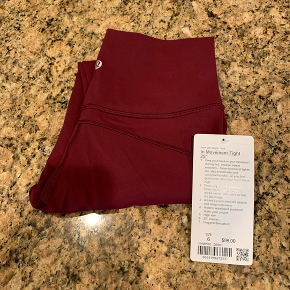 Lululemon’s In movement tight 25” leggings - Picture 7 of 7